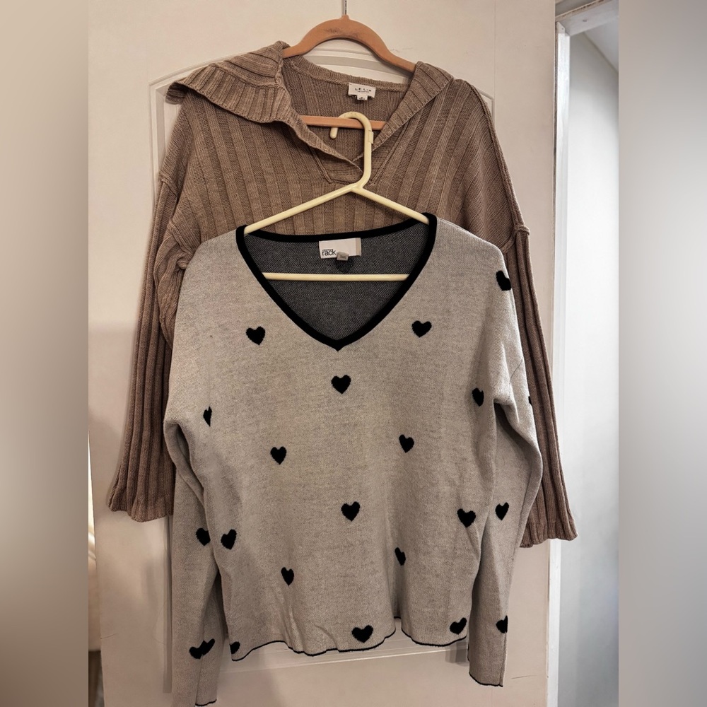 Le Lis Gray V-Neck Sweater & Black Heart grey knit sweater